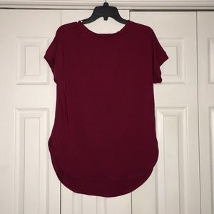 Burgundy high-low short sleeve shirt
